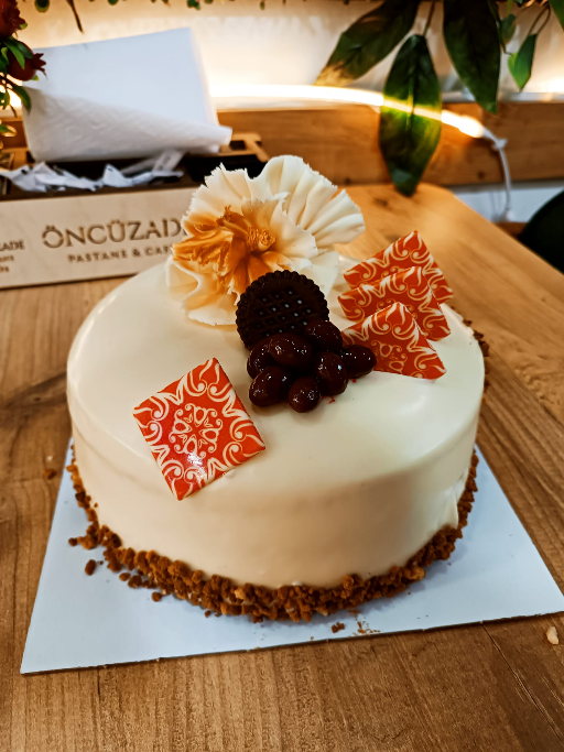 Beyaz Çikolatalı Özel Pasta